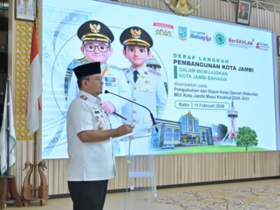 Wali Kota Maulana membuka Rakerda dan pengukuhan pengurus MUI Kota Jambi 2026–2031 di Aula Griya Mayang.
