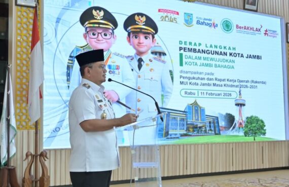 Wali Kota Maulana membuka Rakerda dan pengukuhan pengurus MUI Kota Jambi 2026–2031 di Aula Griya Mayang.