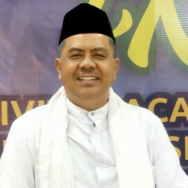 Profil Prof. Dr. H. Lukman Hakim, Sekretaris Umum MUI Provinsi Jambi periode 2025-2030. Mengenal sosok akademisi dan dedikasinya dalam menjaga harmoni umat.