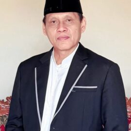 Profil Prof. Drs. H. M. Hasbi Umar, Ketua Bidang Kerukunan Umat Beragama MUI Jambi. Sosok ulama visioner penggerak harmoni dan moderasi beragama di Jambi.