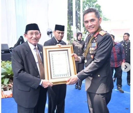 Ketua MUI Jambi Terima Penghargaan Kapolda di Hari Bhayangkara ke-80
